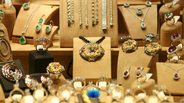 Crystal Jewelry Trends: What's Hot Right Now - Zencrafthouse
